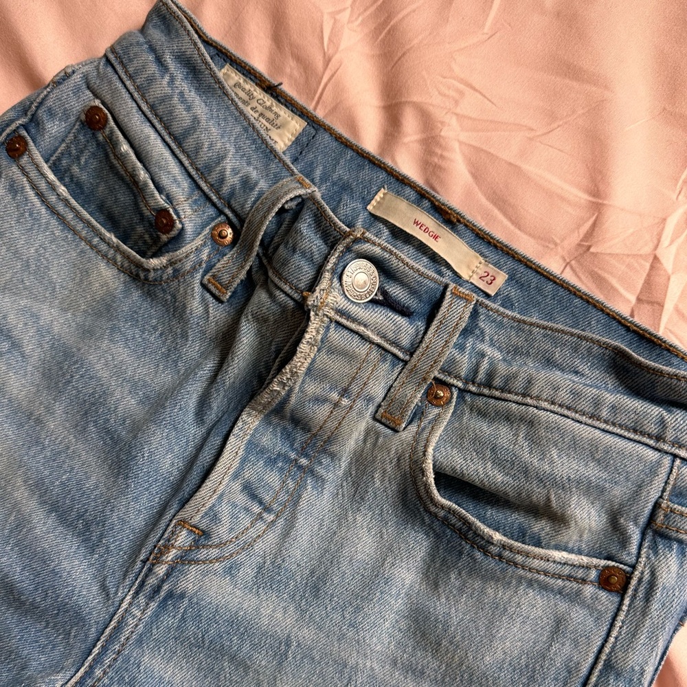 Levi’s Wedgie Jean